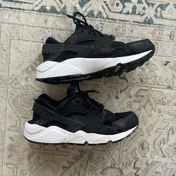Nike Air Huarache  - Picture 5 of 10